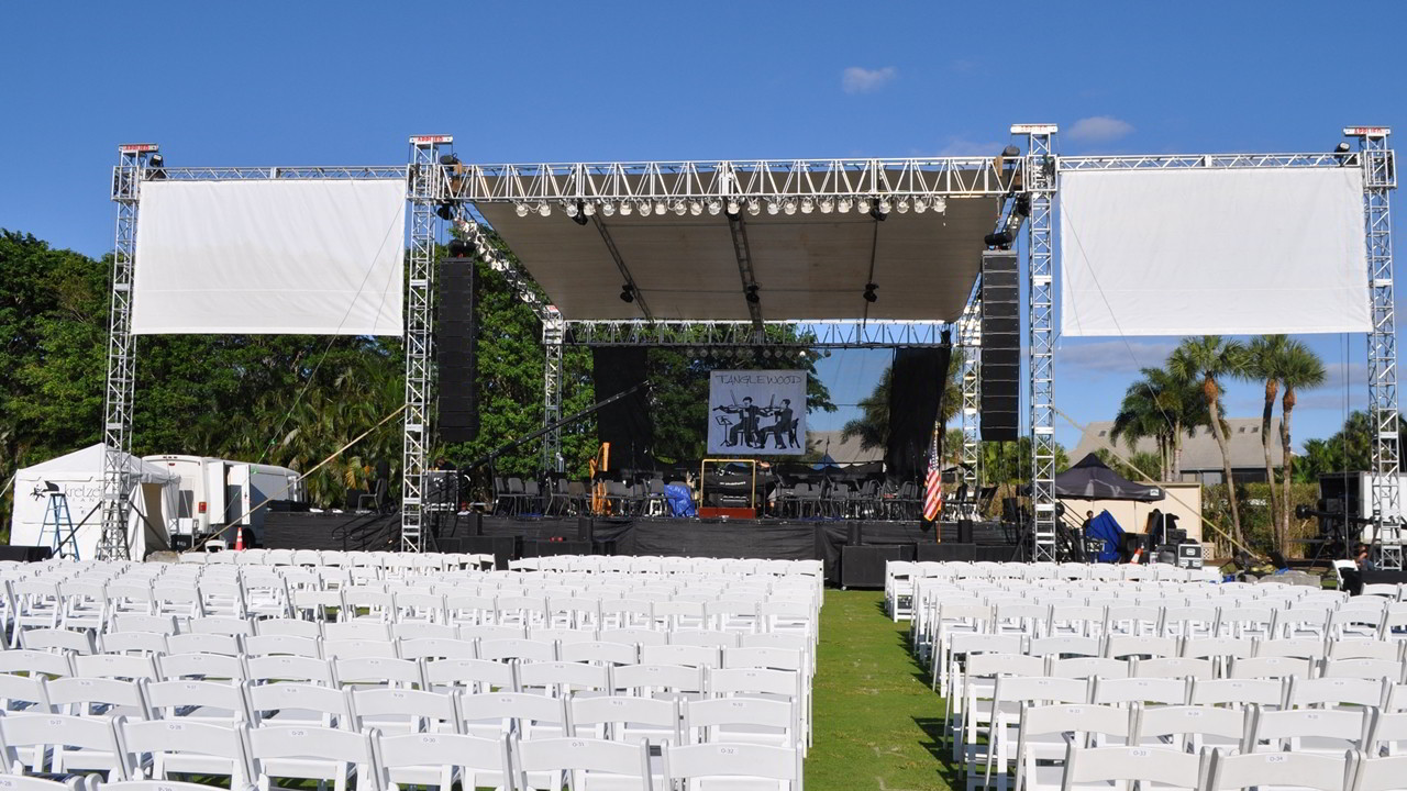 Concert stage with Turbosound linearray system, Stage and Projection