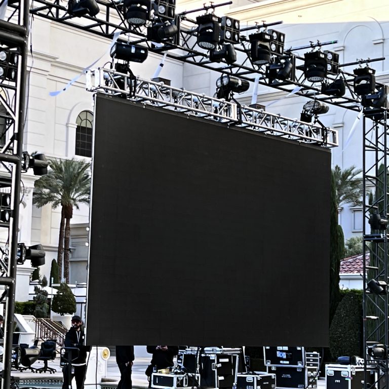 LEDDisplay-Outdoors-BodyGallery